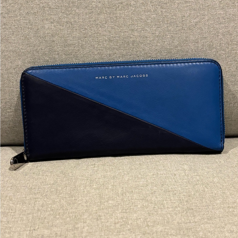 NWT Marc By Marc Jacobs Two-Tone Navy and Royal Blue Zip Wallet
